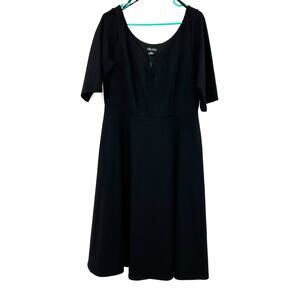 City Chic Size XS 14‎ NWT New with Tags Short Sleeve V-Neck Dress Black Viscose